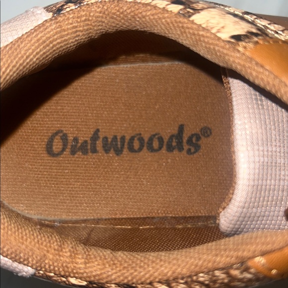 Outwoods Brown & tan sneakers with sparkly Star -EUC - Picture 2 of 6